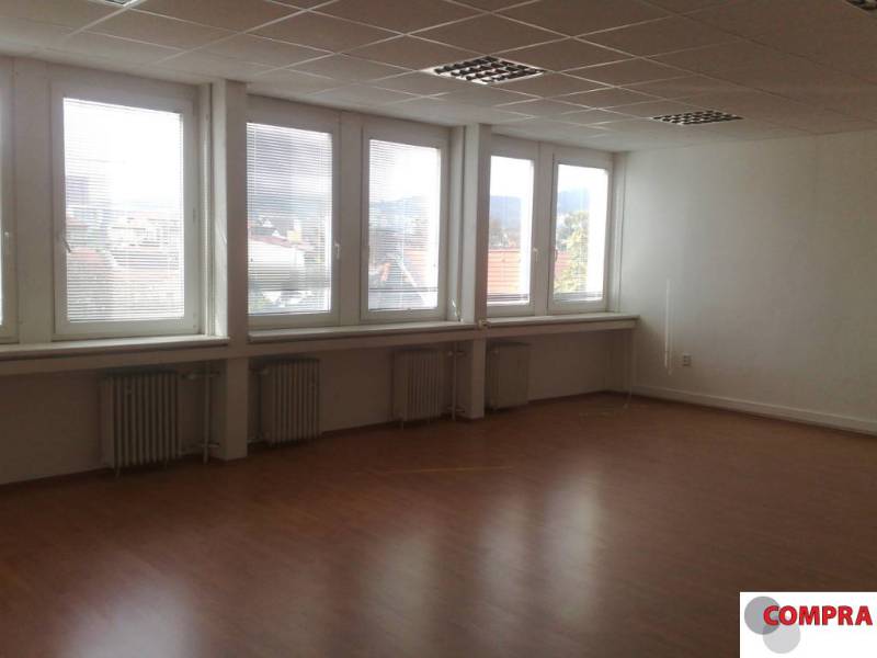 Klimatizované kancelárie ( 22 - 35 m2 ) oproti Polusu + parkovanie